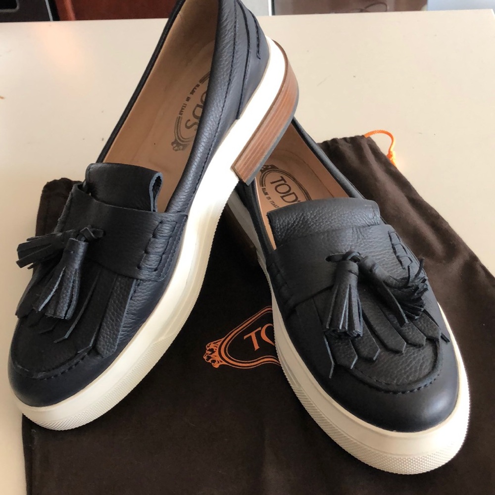 TODs Women’s sz40.5 Navy/Rubber Sole Loafers